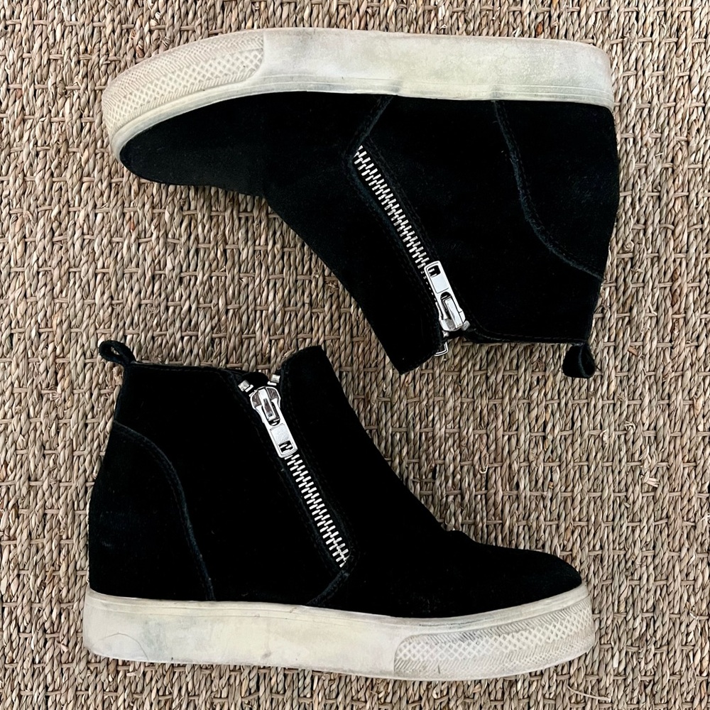 Steve Madden Women’s Black Suede Wedgie